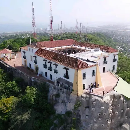 Close To Historic And * Cartagena