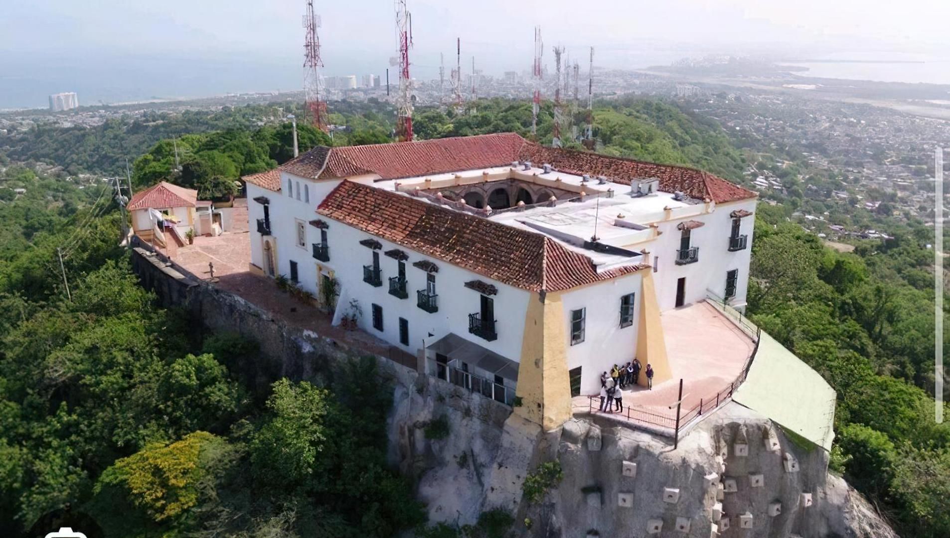 Close To Historic And * Cartagena