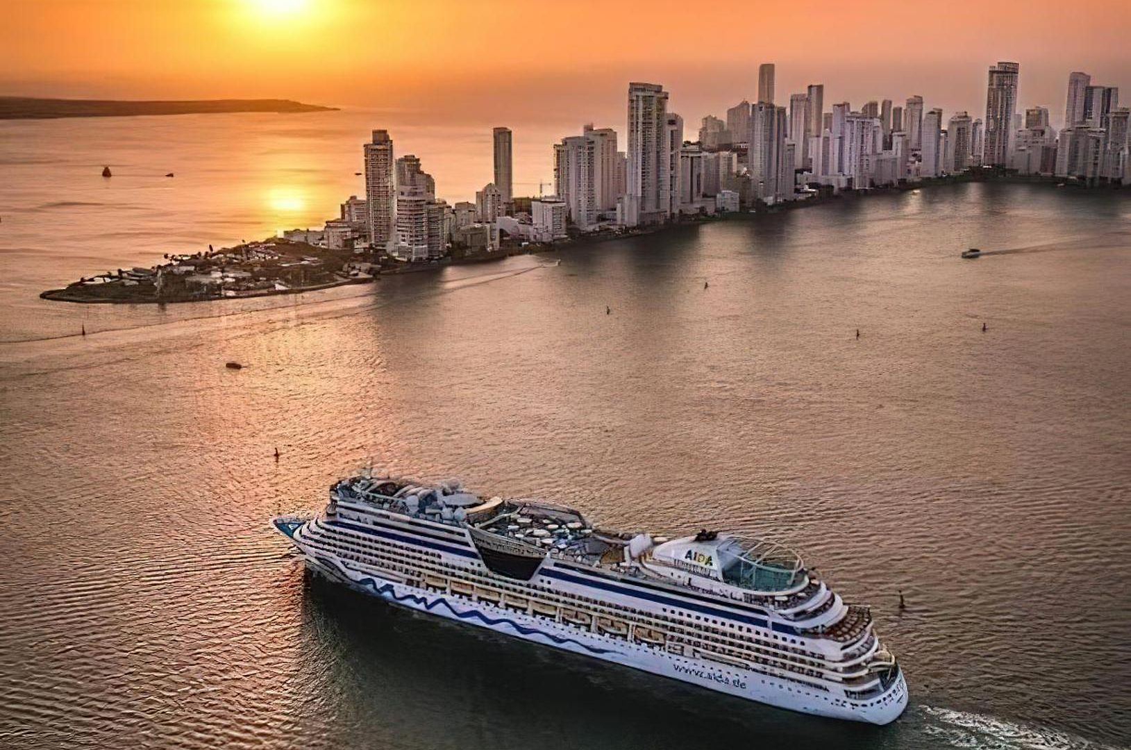Close To Historic And * Cartagena